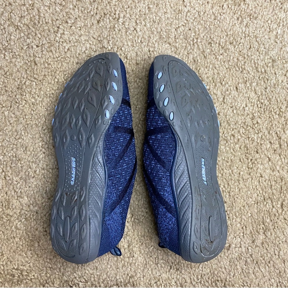 NWOB Skechers Relaxed Fit Breathe Easy Fortune-Knit Slip Ons - Picture 2 of 4